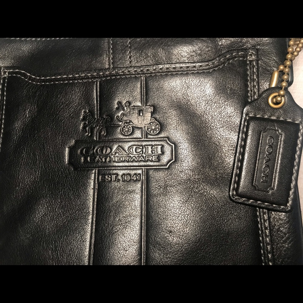 AUTH Beautiful like new Coach leather crossbody - Picture 2 of 6